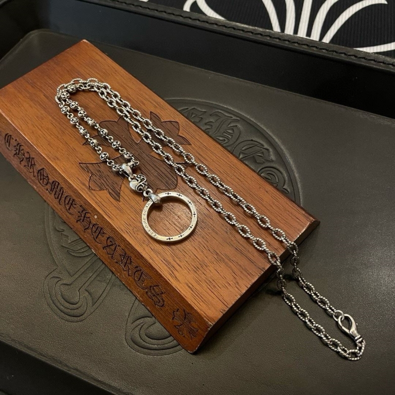 Ch*0me He**ts necklaces